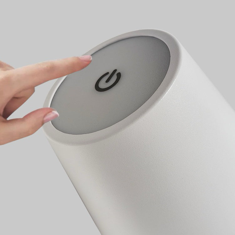 Nordic Iron Art Goblet Bar Atmosphere Table Lamp Dining Bar Bedhead, Bedroom, Office, Charging Table Decoration Table Lamp